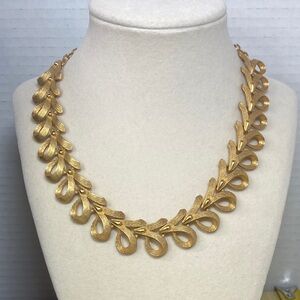 Elegant Sarah Cov Gold Leaf Necklace